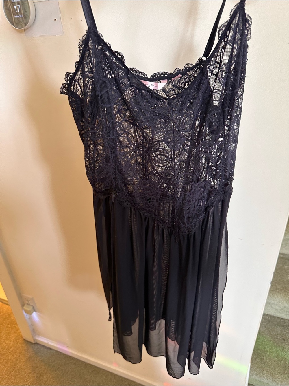 ⭐️ 2X La vie en rose black lace chemise